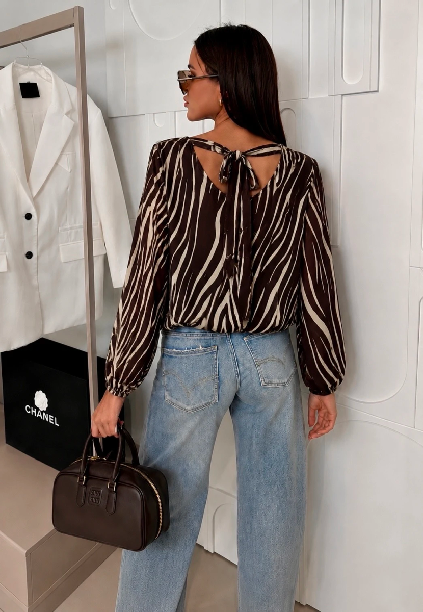 Flowy printed blouse with tied back, viscose lining 2
