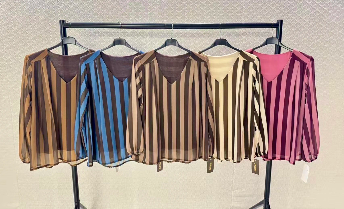 Blouse Col V – Imprimé rayures 2