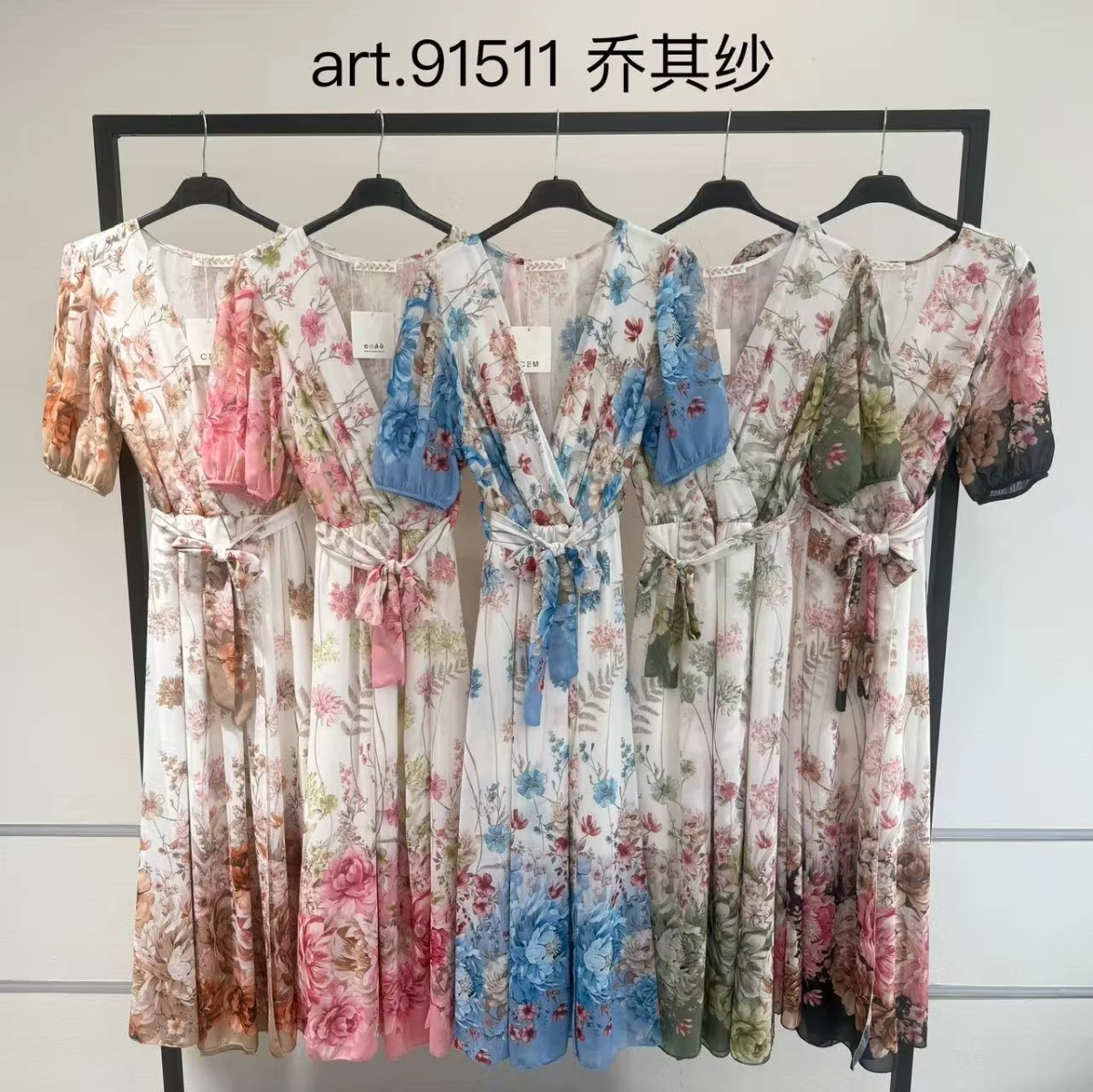 Long flowing floral print dress – short sleeves – tie belt 2