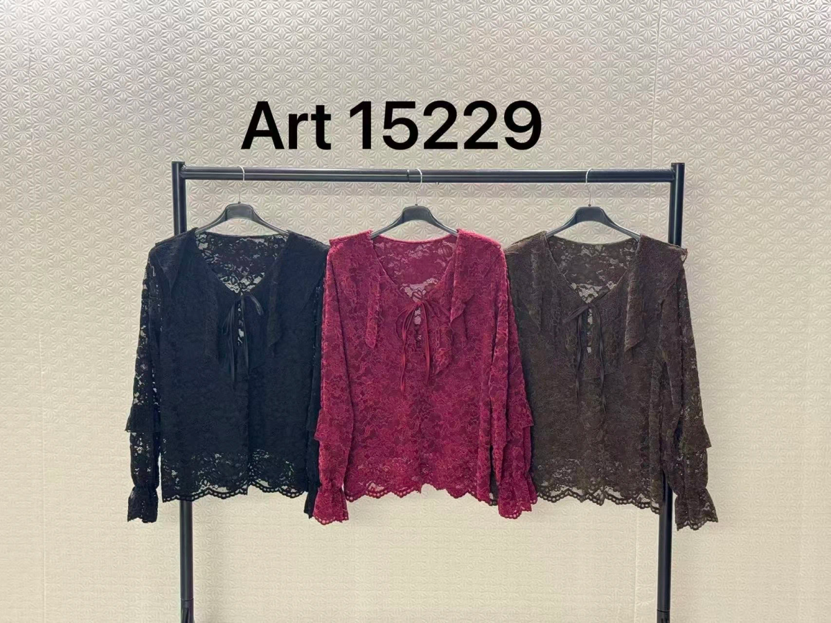 Blouse col volantée noeud en dentelle 2