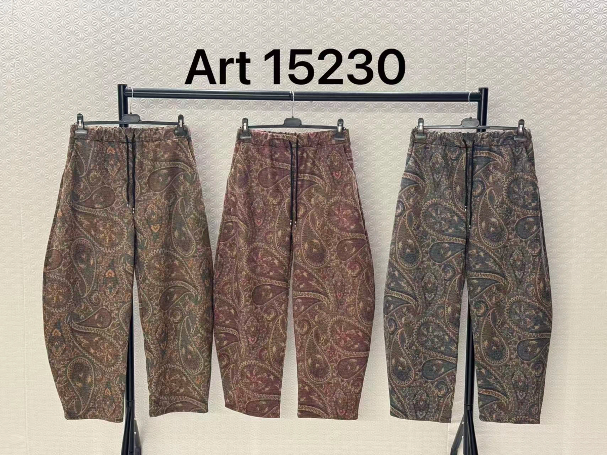 Pantalon ballon en suédine imprimé  taille élastiquée 3
