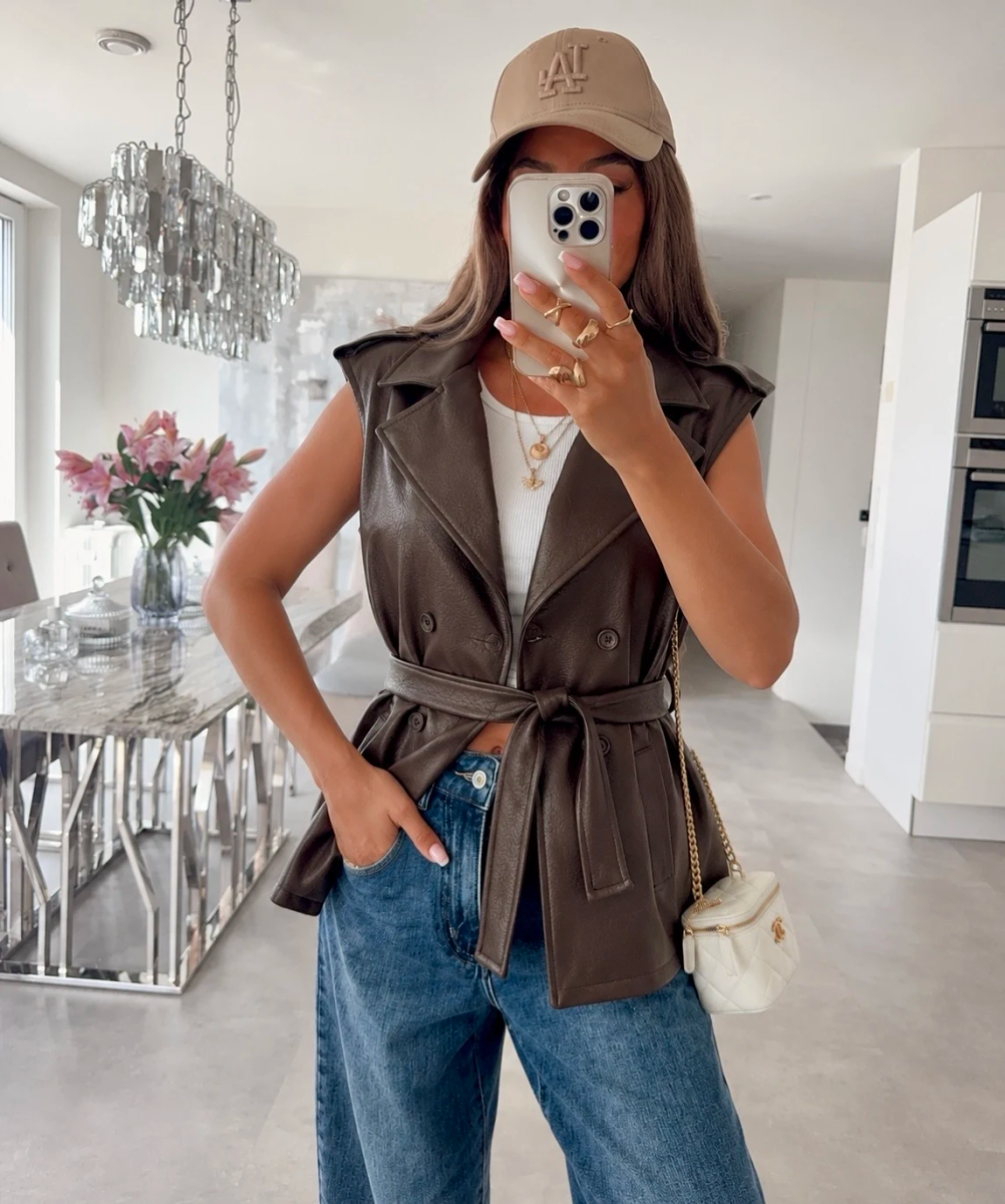 Veste trench sans manches ceinturée en similicuir grainé