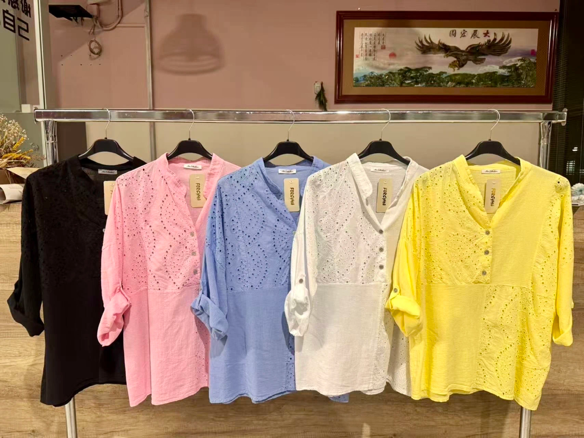 Blouse broderie anglais col boutonné manches 3/4 coupe ample 2