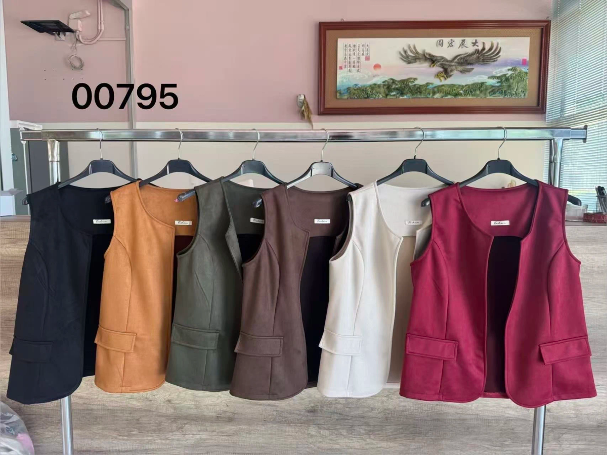 Veste sans manches en suédine 2
