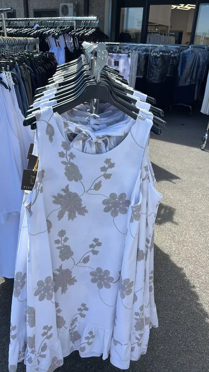 Robe Fluide Fleurie – Coupe Évasée Noeud au dos 2