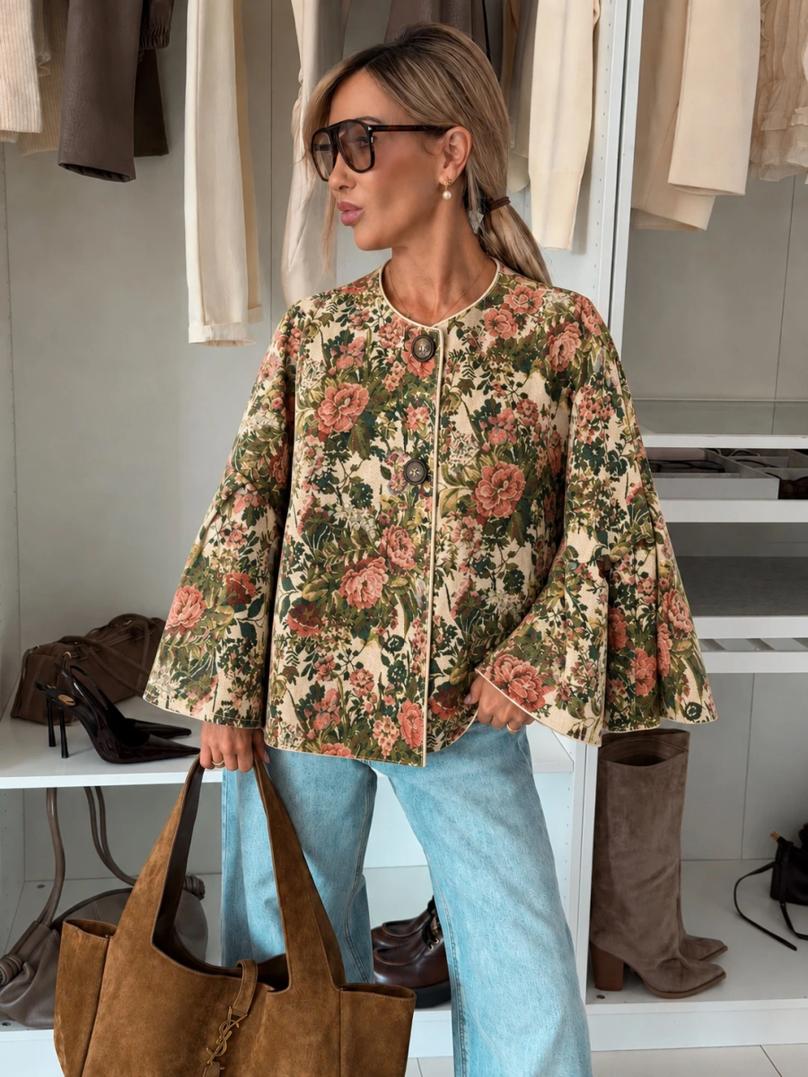 Veste style cape en suédine fleurie