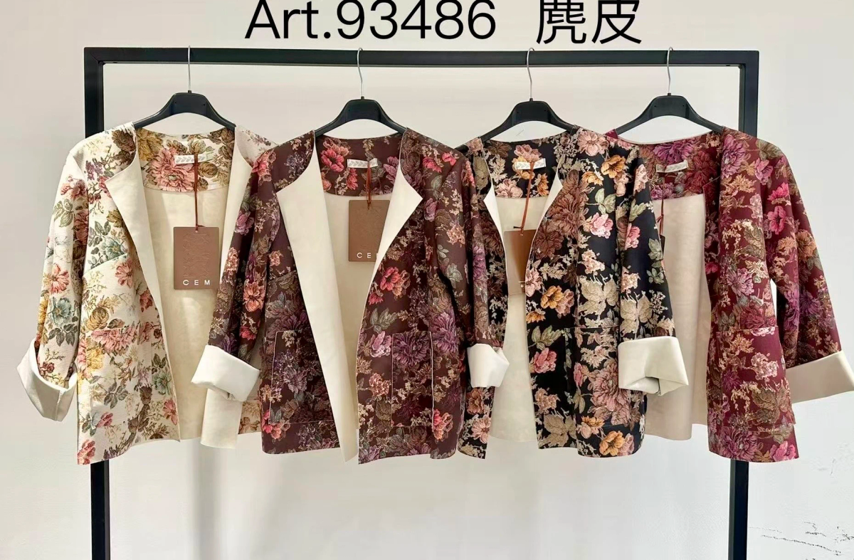 Veste en suédine fleurie 2